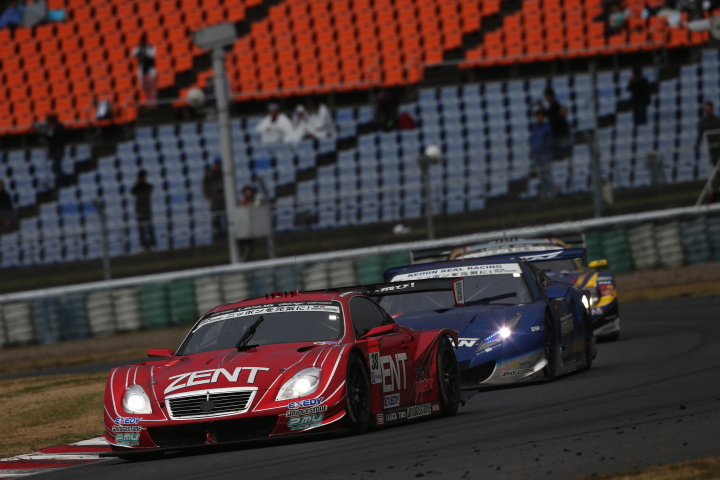 決勝レース: 立川祐路／平手晃平組（GT500:ZENT CERUMO SC430）