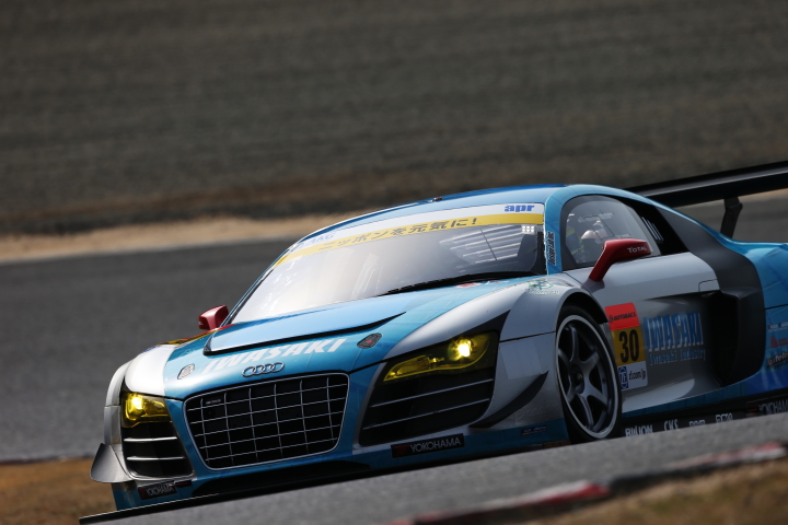 IWASAKI apr R8（岩崎祐貴／ファイルーズ・ファウジー組）