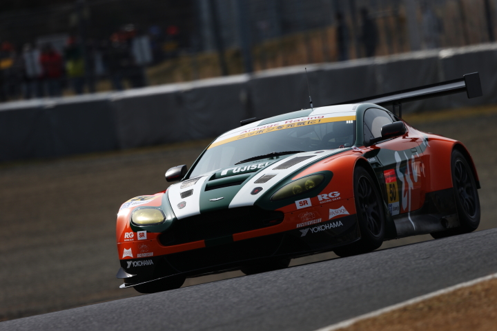 Exe Aston Martin（加納政樹／安岡秀徒組）