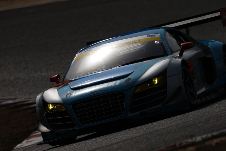 IWASAKI apr R8（岩崎祐貴／ファイルーズ・ファウジー組）