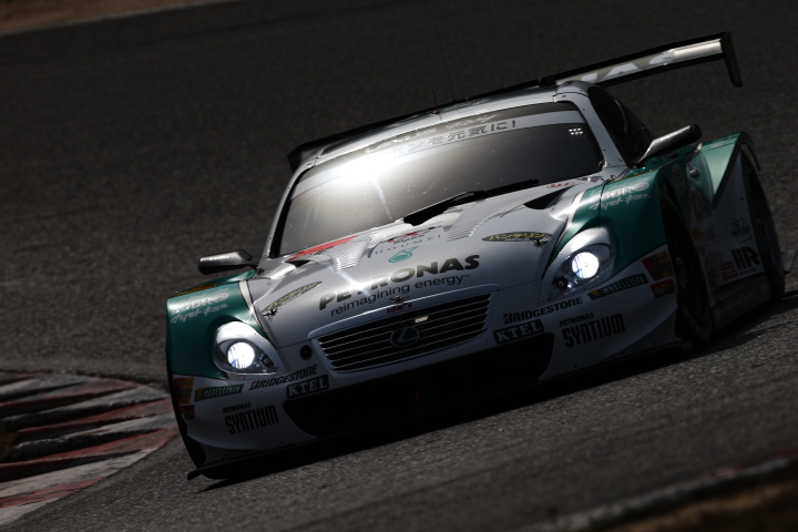 PETRONAS TOM'S SC430（中嶋一貴／ジェームス・ロシター組）