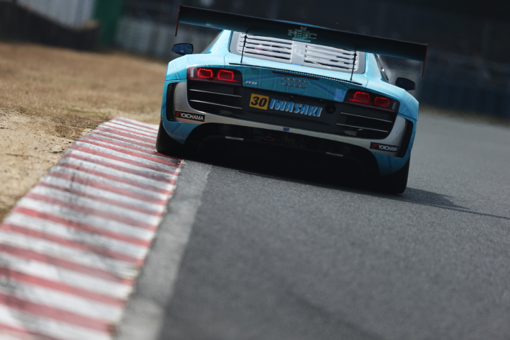 IWASAKI apr R8（岩崎祐貴／ファイルーズ・ファウジー組）