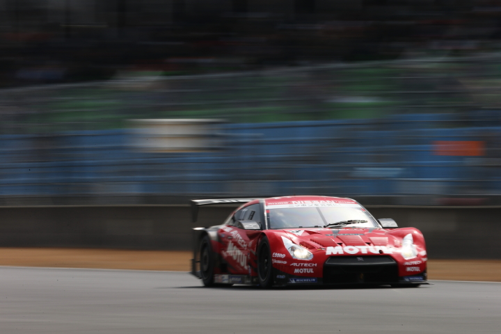 MOTUL AUTECH GT-R（柳田真孝／ロニー・クインタレッリ組）