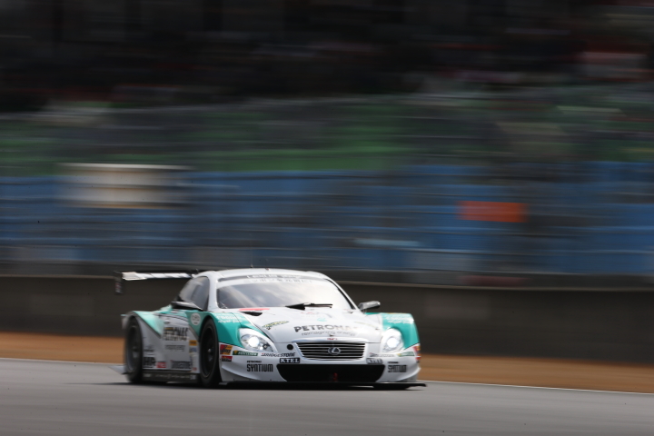 PETRONAS TOM'S SC430（中嶋一貴／ジェームス・ロシター組）