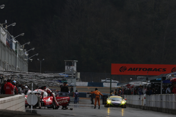 エヴァRT初号機アップルMP4-12C（高橋一穂／加藤寛規組）