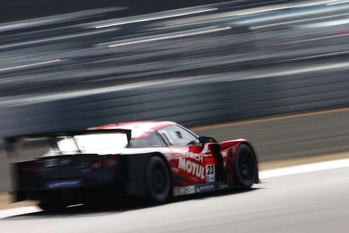 MOTUL AUTECH GT-R（柳田真孝／ロニー・クインタレッリ組）