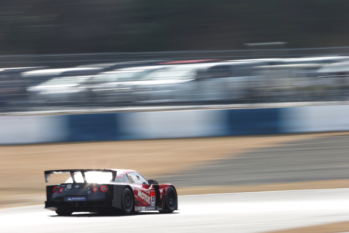 MOTUL AUTECH GT-R（柳田真孝／ロニー・クインタレッリ組）