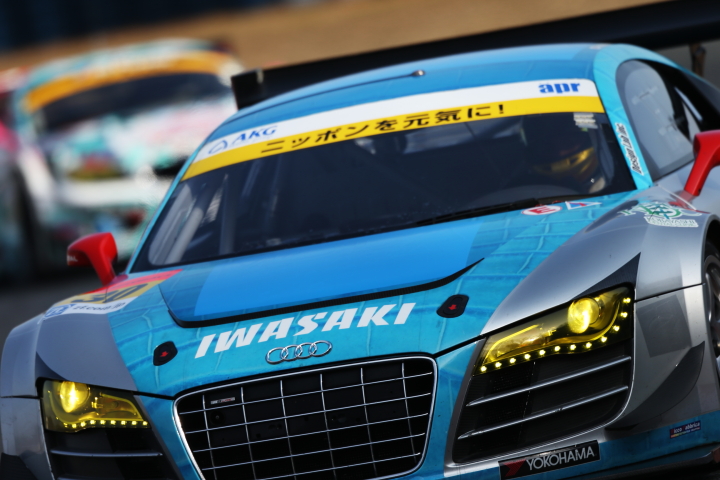 IWASAKI apr R8（岩崎祐貴／ファイルーズ・ファウジー組）