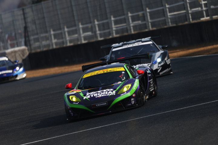 エヴァRT初号機アップルMP4-12C（高橋一穂／加藤寛規組）