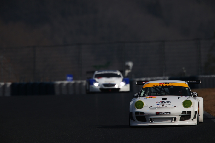 PACIFIC DIRECTION RACING（密山祥吾／横幕ゆぅ組）