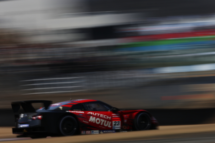 MOTUL AUTECH GT-R（柳田真孝／ロニー・クインタレッリ組）