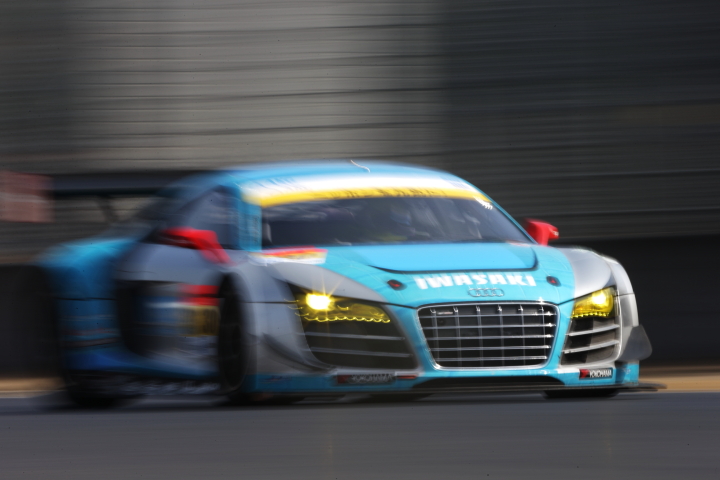 IWASAKI apr R8（岩崎祐貴／ファイルーズ・ファウジー組）