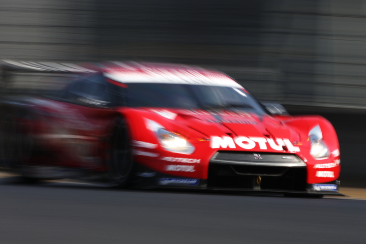 MOTUL AUTECH GT-R（柳田真孝／ロニー・クインタレッリ組）