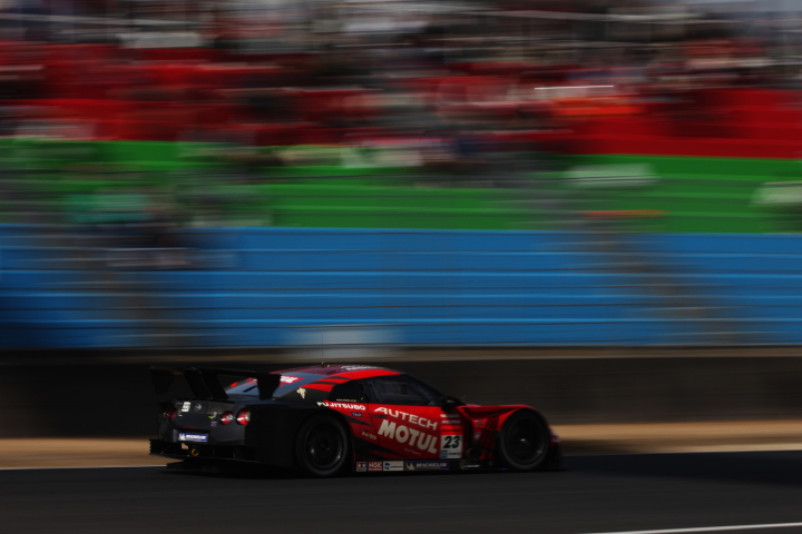MOTUL AUTECH GT-R（柳田真孝／ロニー・クインタレッリ組）