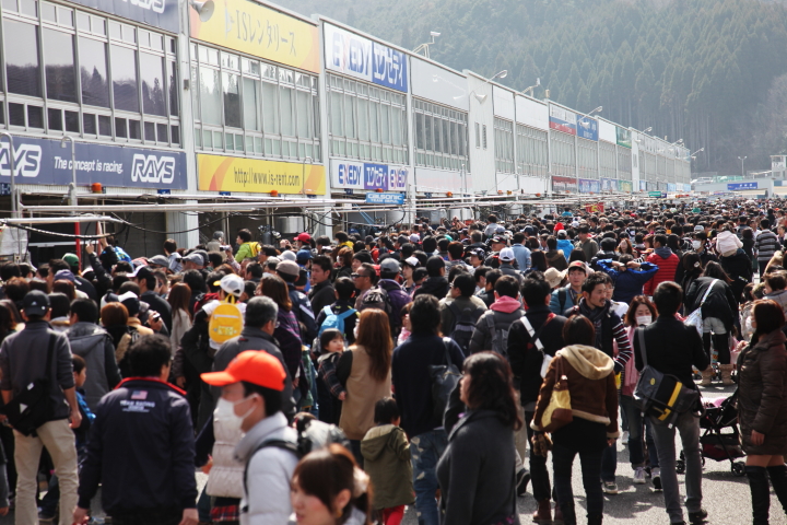 大盛況のピットウォーク