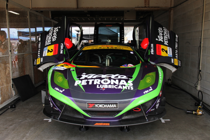 エヴァRT初号機アップルMP4-12C（高橋一穂／加藤寛規組）