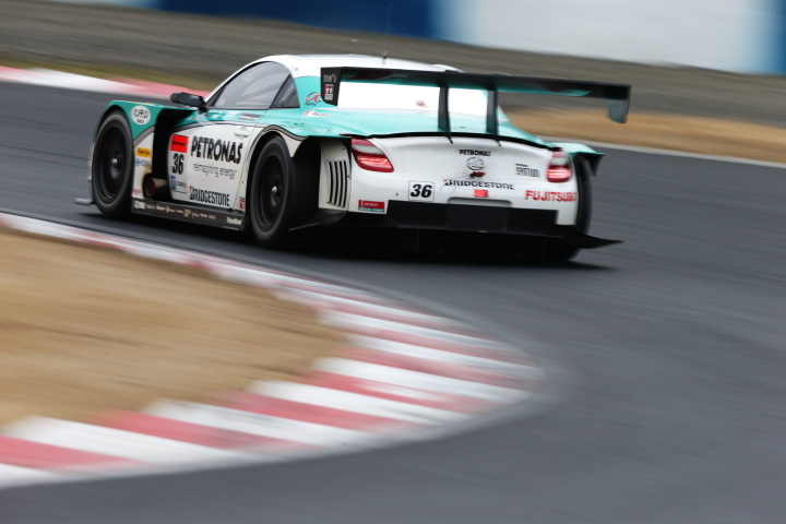 PETRONAS TOM'S SC430（中嶋一貴／ジェームス・ロシター組）