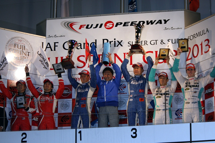 GT500クラスの総合表彰式