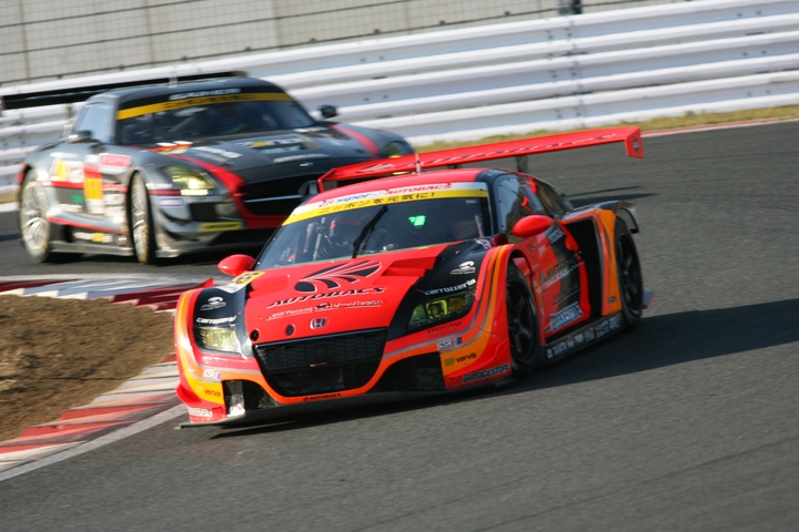 GT300クラスレース1: 決勝3位は小林崇志（ARTA CR-Z GT）