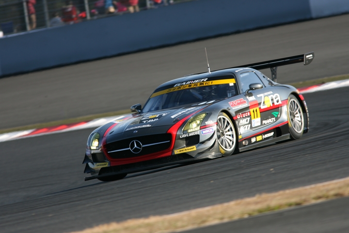 GT300決勝レース2: 2位は平中克幸（GAINER DIXCEL SLS）
