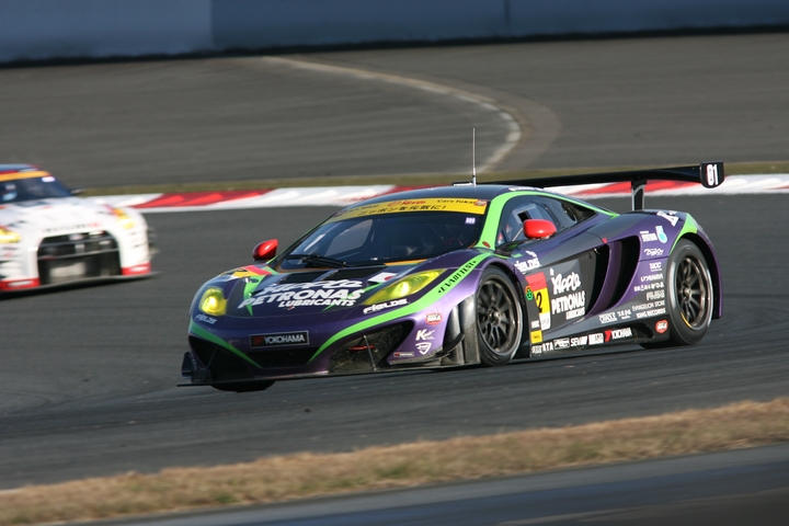 GT300決勝レース2: 優勝は加藤寛規（エヴァRT初号機アップルMP4-12C）
