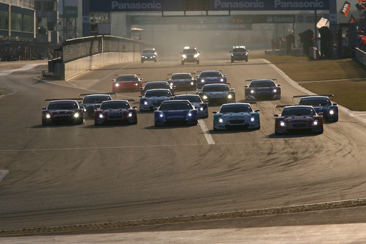 GT500決勝レース2: 22周の決勝レースがスタートした