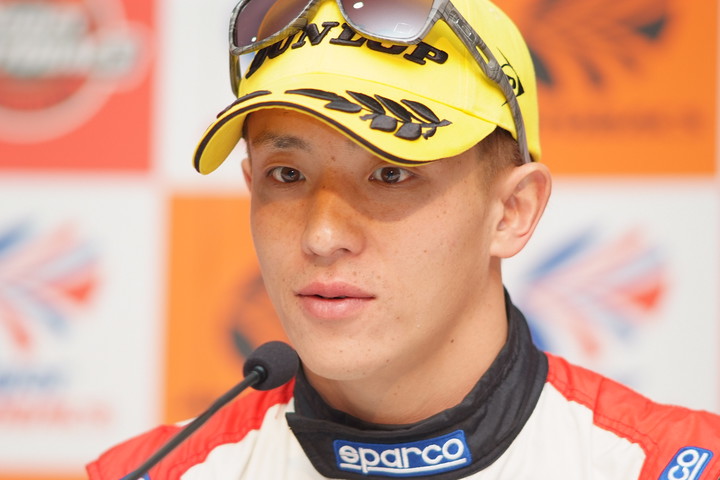 スーパーGT決勝総合記者会見: GT300クラス総合優勝の平中克幸（GAINER DIXCEL SLS）