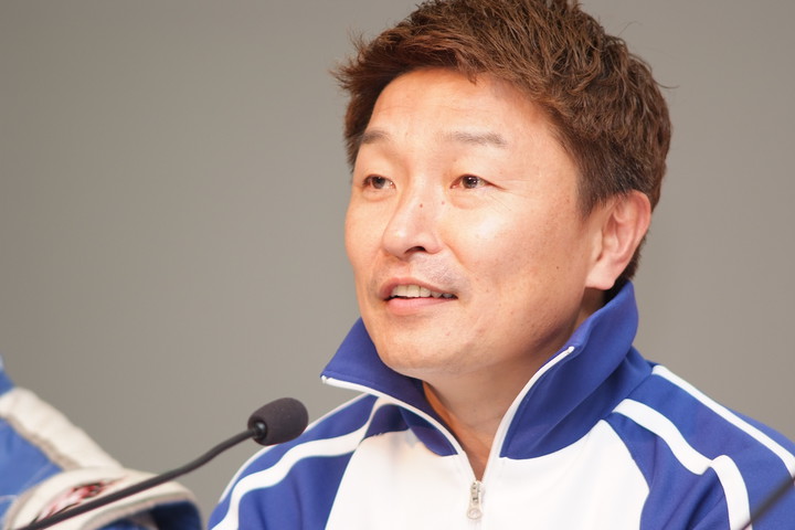 スーパーGT決勝総合記者会見: GT500クラス総合優勝チームの金石勝智監督（KEIHIN HSV-010）