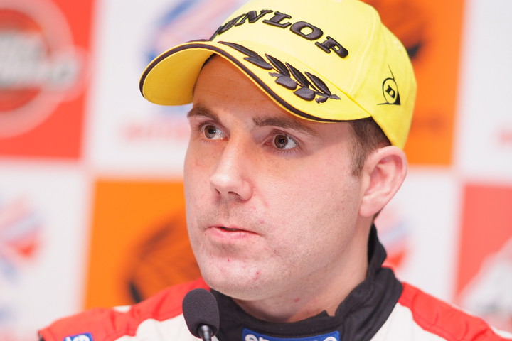 スーパーGT決勝総合記者会見: GT300クラス総合優勝のビヨン・ビルドハイム（GAINER DIXCEL SLS）