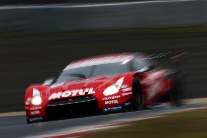 MOTUL AUTECH GT-R（柳田真孝／ロニー・クインタレッリ組）