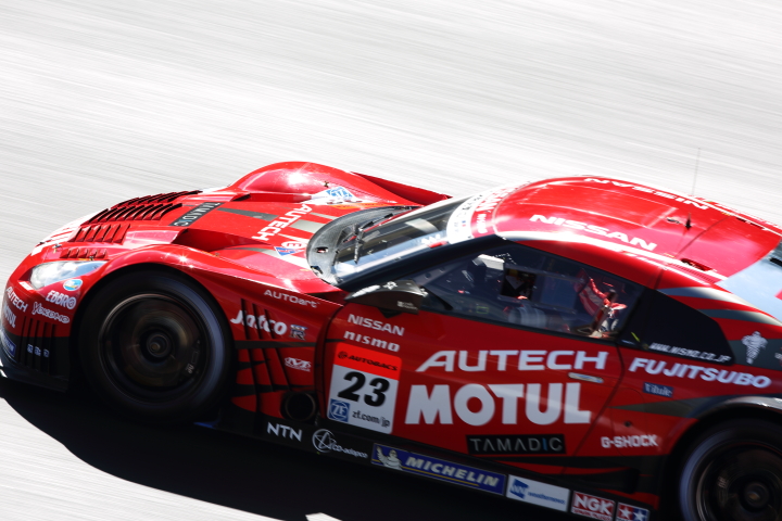 MOTUL AUTECH GT-R（柳田真孝／ロニー・クインタレッリ組）