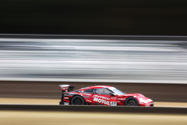 MOTUL AUTECH GT-R（柳田真孝／ロニー・クインタレッリ組）