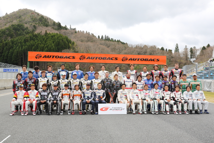 GT300クラスの集合写真