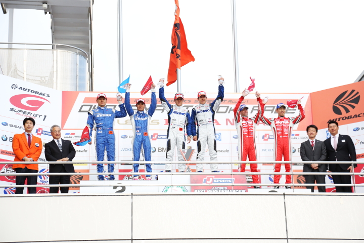 GT500クラスの暫定表彰式