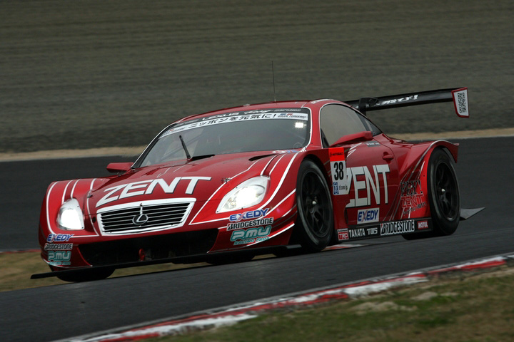 公式練習: GT500クラストップタイムはZENT CERUMO SC430（立川祐路／平手晃平組）