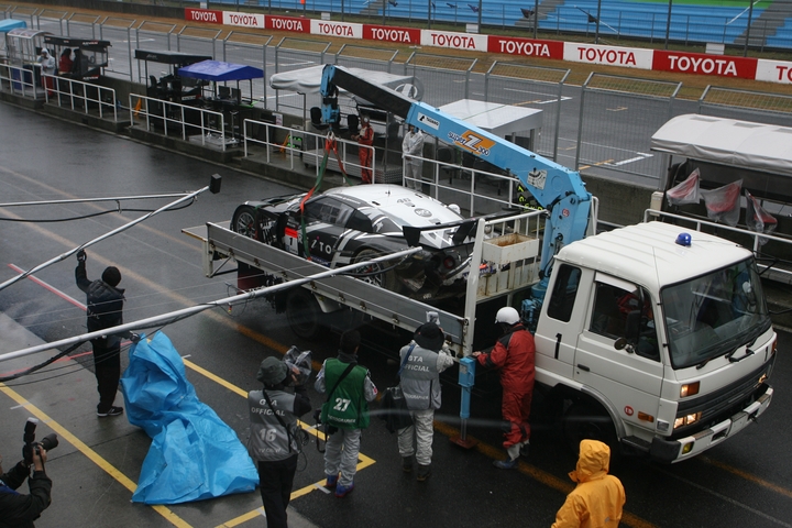 ノックアウト予選: 一時Q1トップタイムをマークした関口雄飛（REITO MOLA GT-R）は無念のクラッシュ