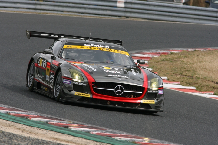 GT300クラス優勝はGAINER DIXCEL SLS（平中克幸／ビヨン・ビルドハイム組）