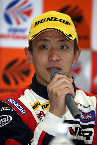 決勝記者会見: GT300クラス優勝の平中克幸（GAINER DIXCEL SLS）