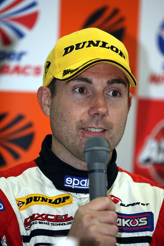 決勝記者会見: GT300クラス優勝のビヨン・ビルドハイム（GAINER DIXCEL SLS）