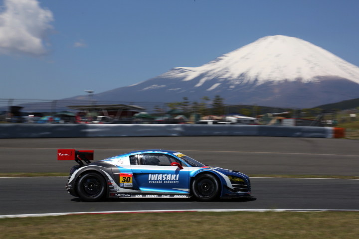 IWASAKI apr R8（岩崎祐貴／ファイルーズ・ファウジー／小林賢二組）