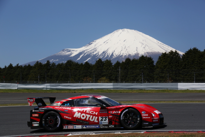 MOTUL AUTECH GT-R（柳田真孝／ロニー・クインタレッリ組）