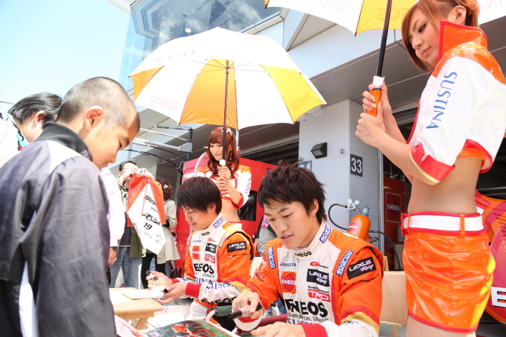 大嶋和也と国本雄資（ENEOS SUSTINA SC430）