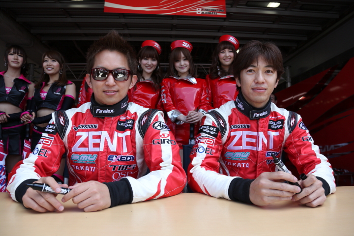 平手晃平と立川祐路（LEXUS TEAM ZENT CERUMO）
