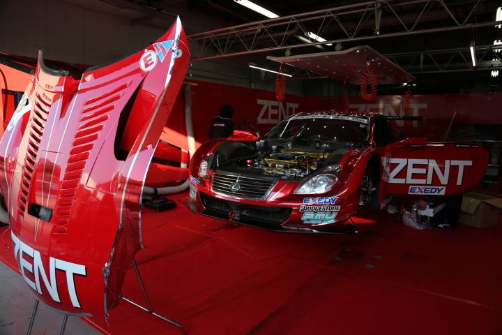 ZENT CERUMO SC430（立川祐路／平手晃平組）