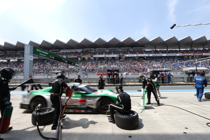 D'station ADVAN GT-R（安田裕信／ミハエル・クルム組）