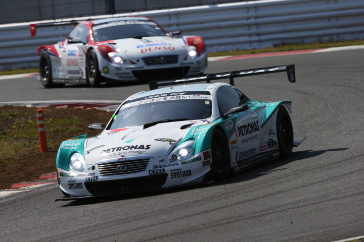 PETRONAS TOM'S SC430（中嶋一貴／ジェームス・ロシター組）