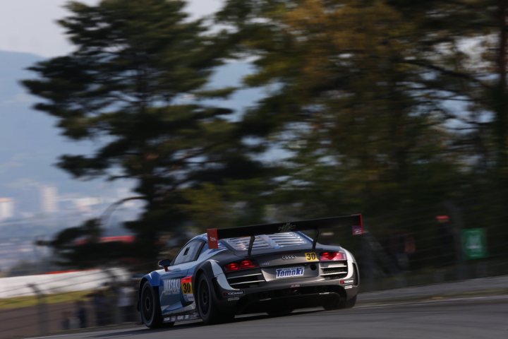 IWASAKI apr R8（岩崎祐貴／ファイルーズ・ファウジー／小林賢二組）