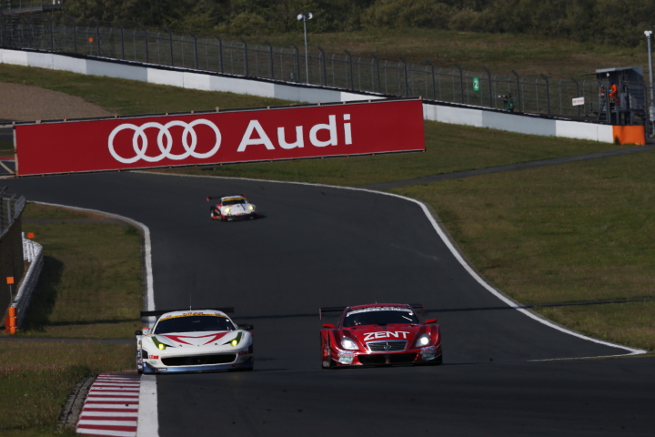 マッハGoGoGo車検Ferrari458 ＆ ZENT CERUMO SC430