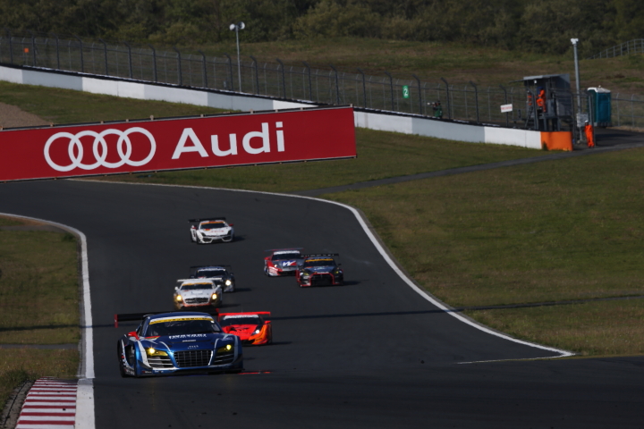 IWASAKI apr R8（岩崎祐貴／ファイルーズ・ファウジー／小林賢二組）