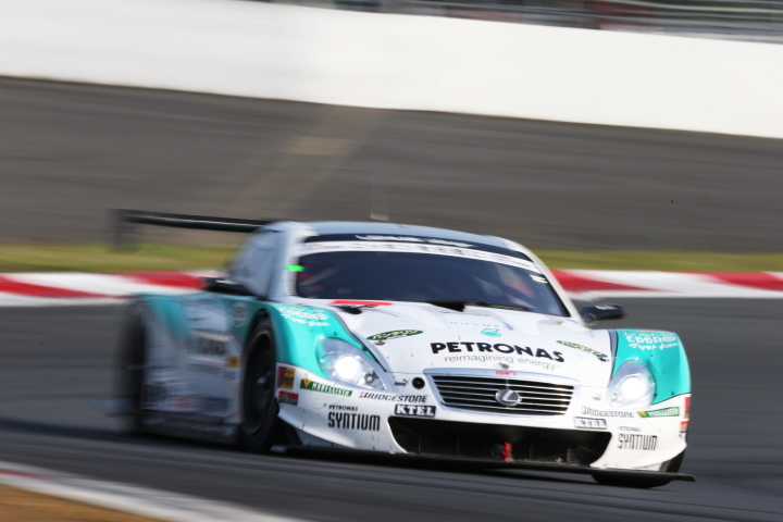 PETRONAS TOM'S SC430（中嶋一貴／ジェームス・ロシター組）